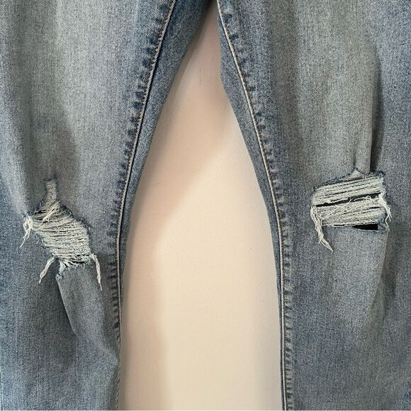 Levi's Medium Wash Wedgie Straight Distressed Denim Jeans 31x28 - Picture 7 of 16